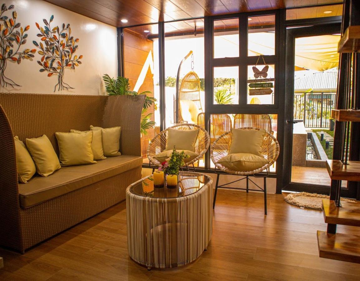 Hidden Haven Subic Villa W/ Infinity Pool エクステリア 写真